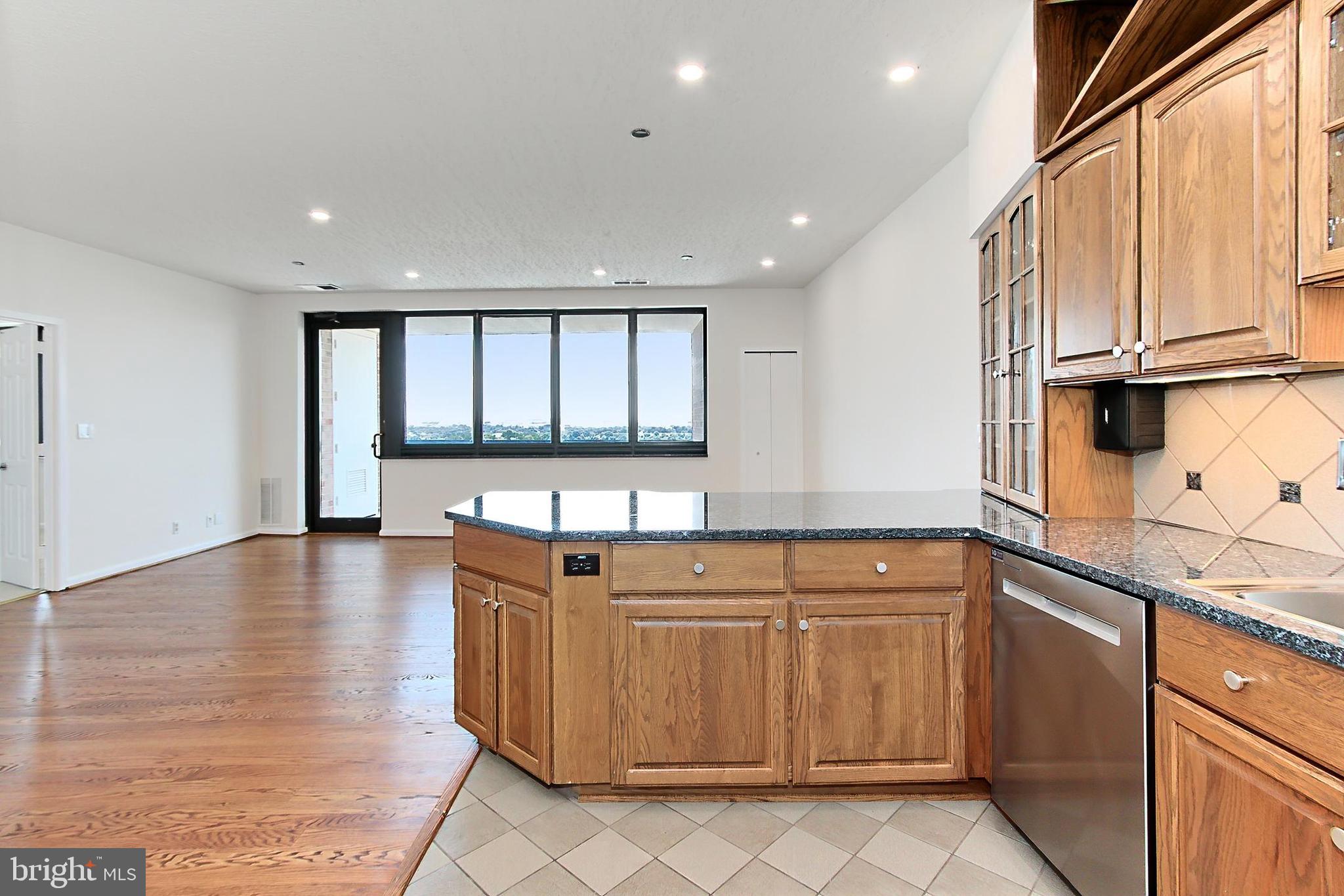 1805 Crystal Dr #1110s