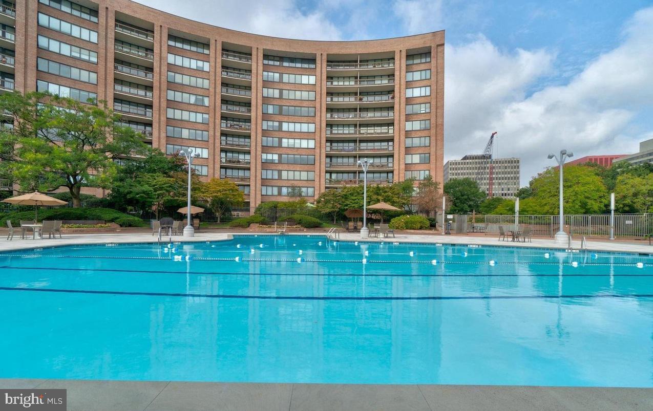 1805 Crystal Dr #1110s