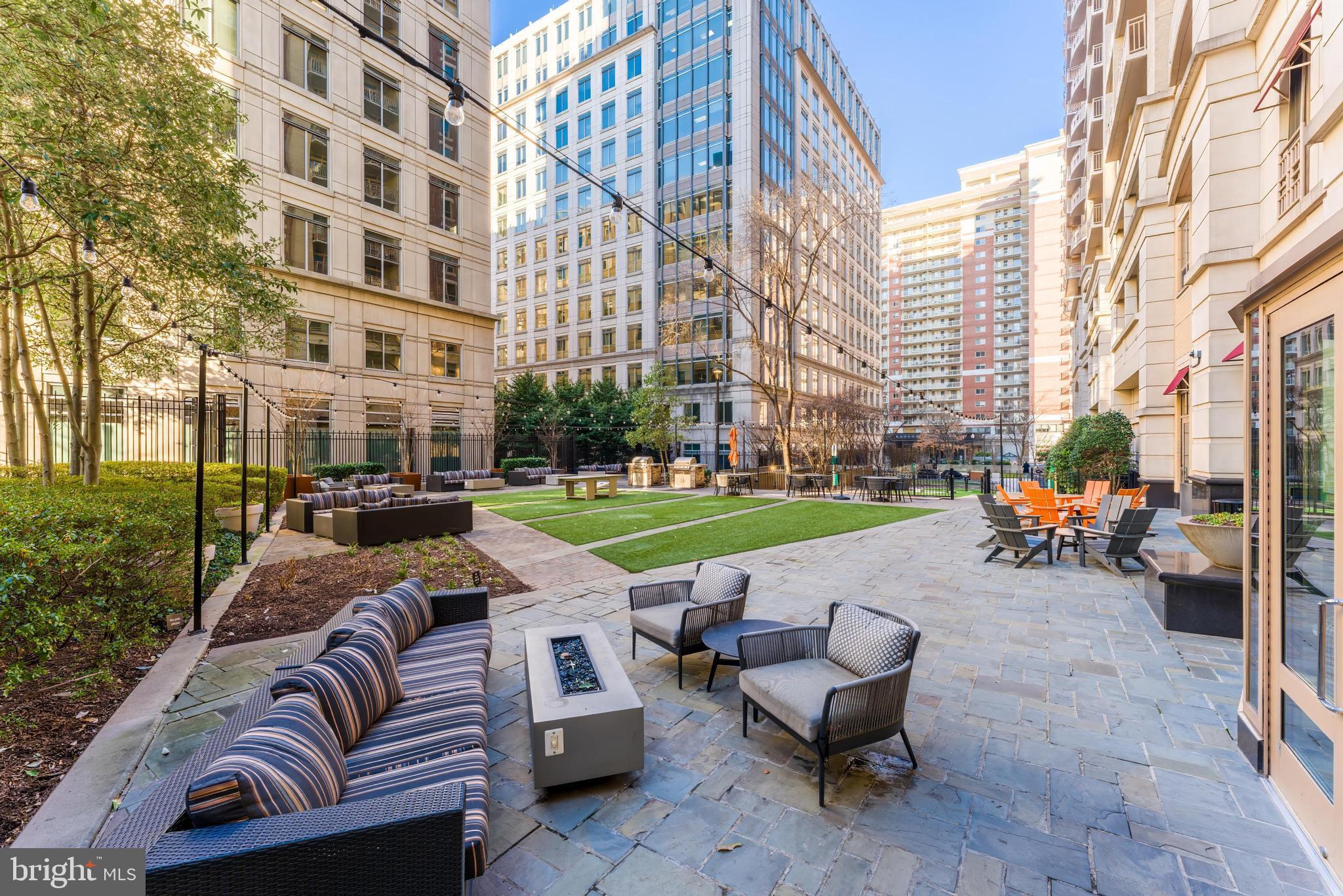 888 N QUINCY STREET 1401