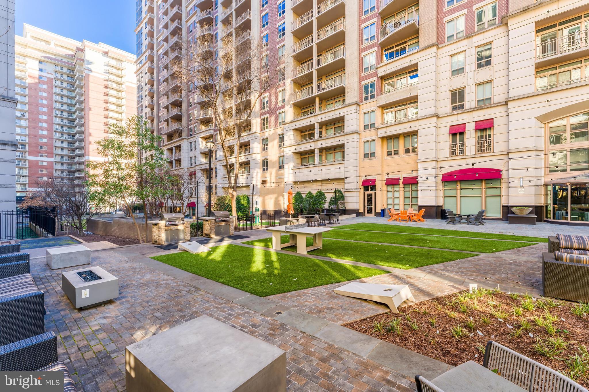 888 N QUINCY STREET 1401