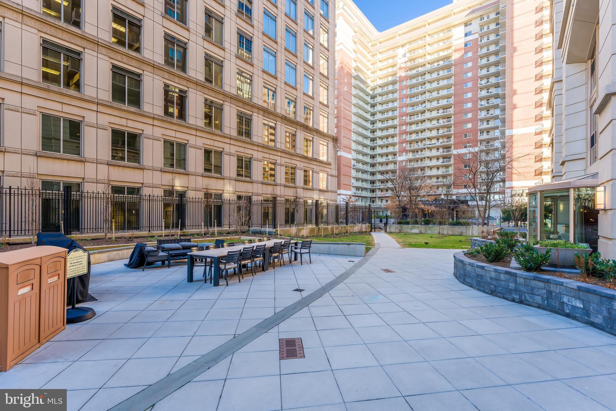 888 N QUINCY STREET 1401