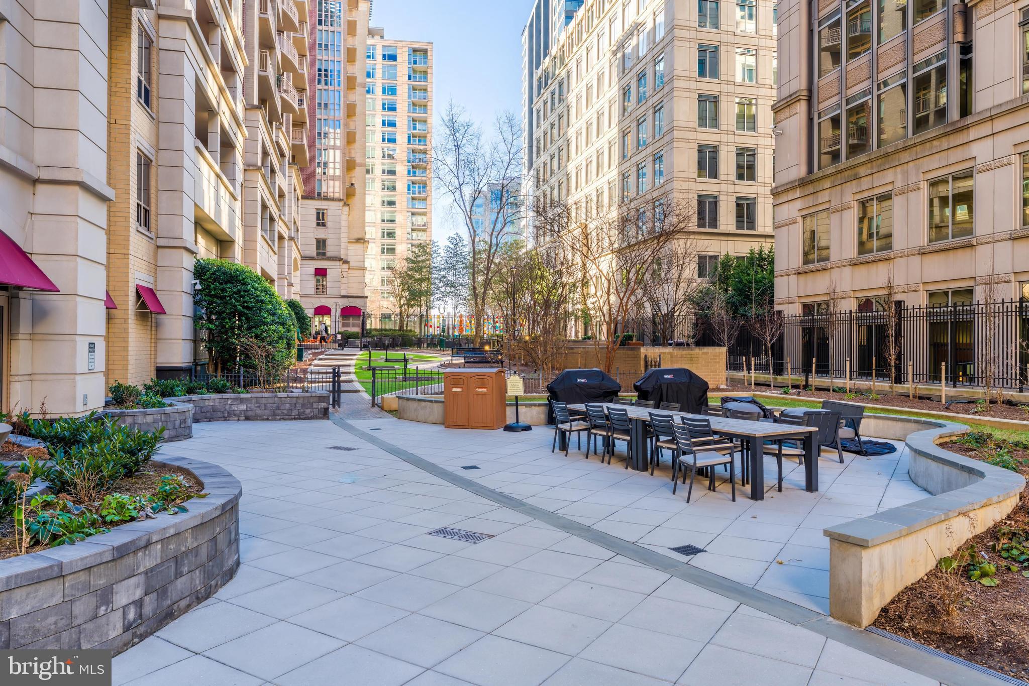 888 N QUINCY STREET 1401