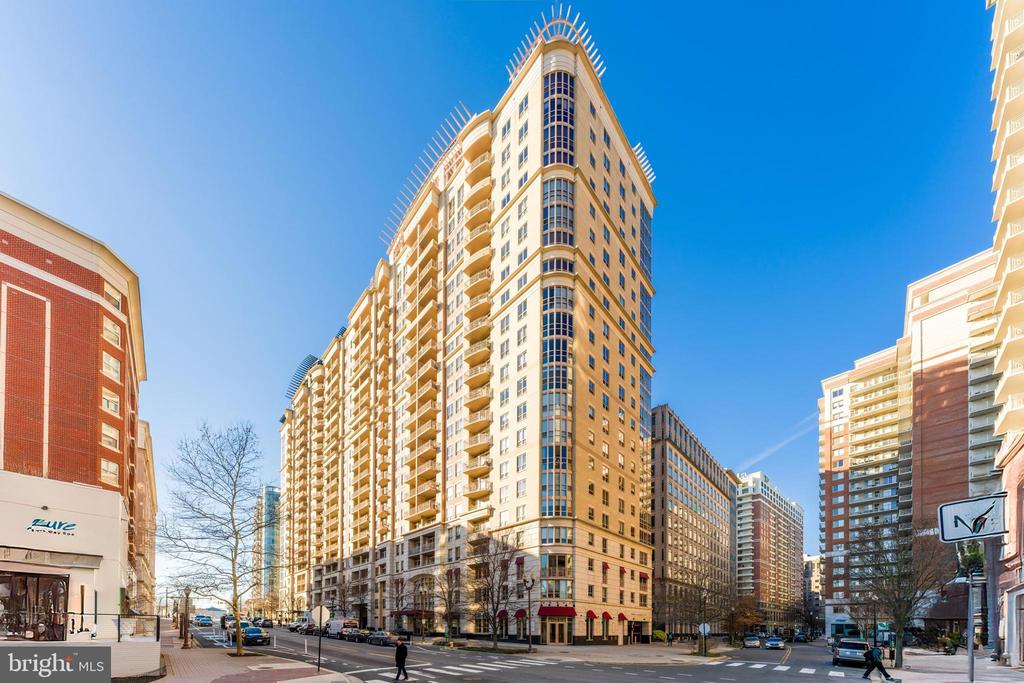 888 N QUINCY STREET 1401
