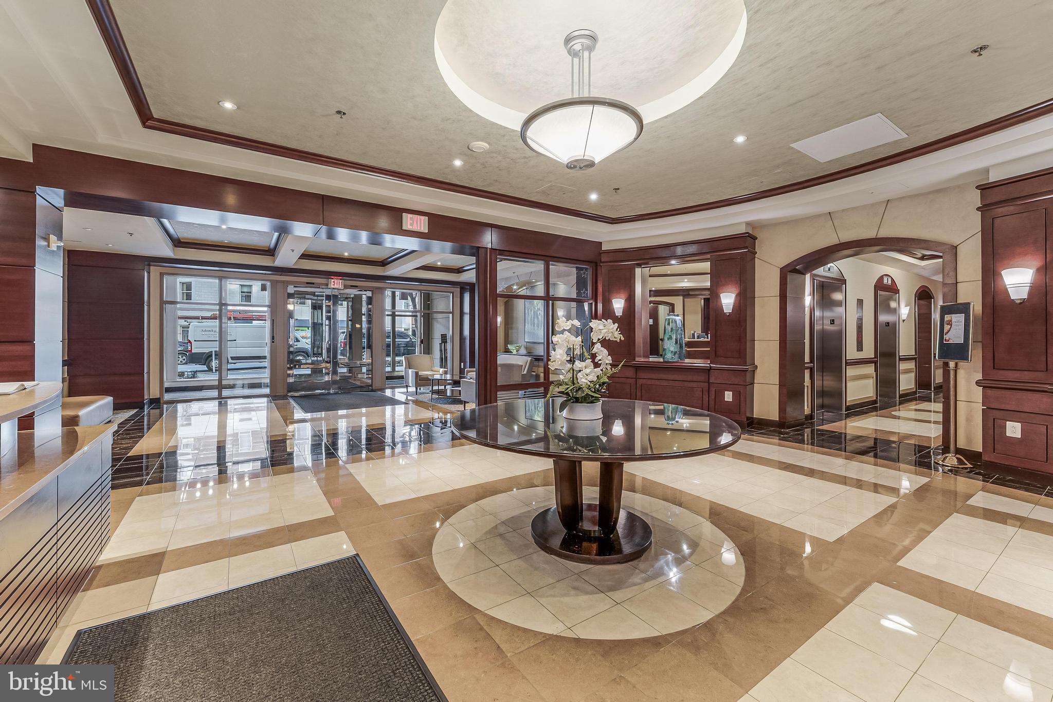 888 N QUINCY STREET 1401