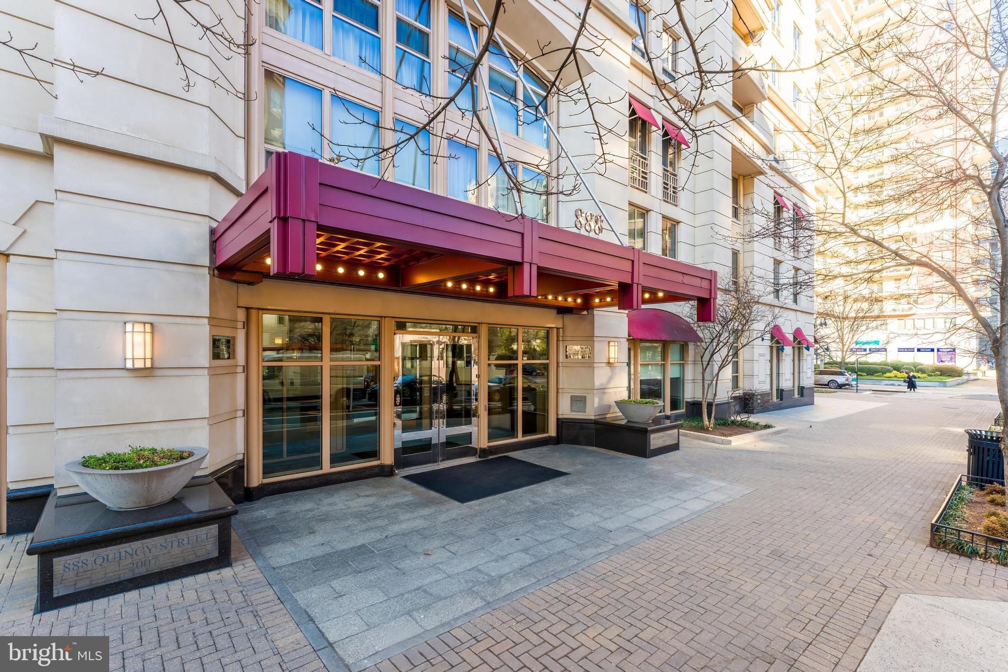 888 N QUINCY STREET 1401