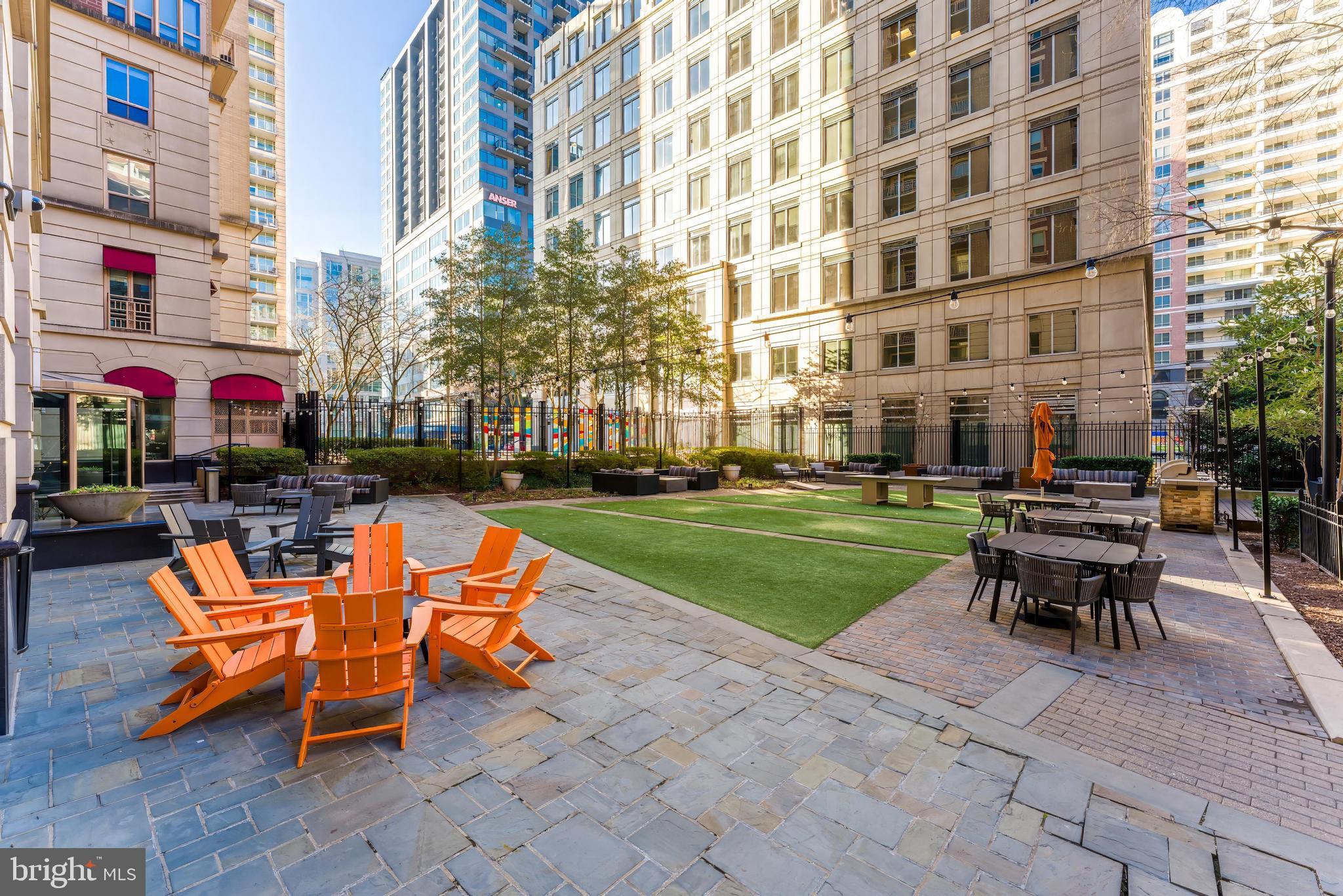 888 N QUINCY STREET 1401