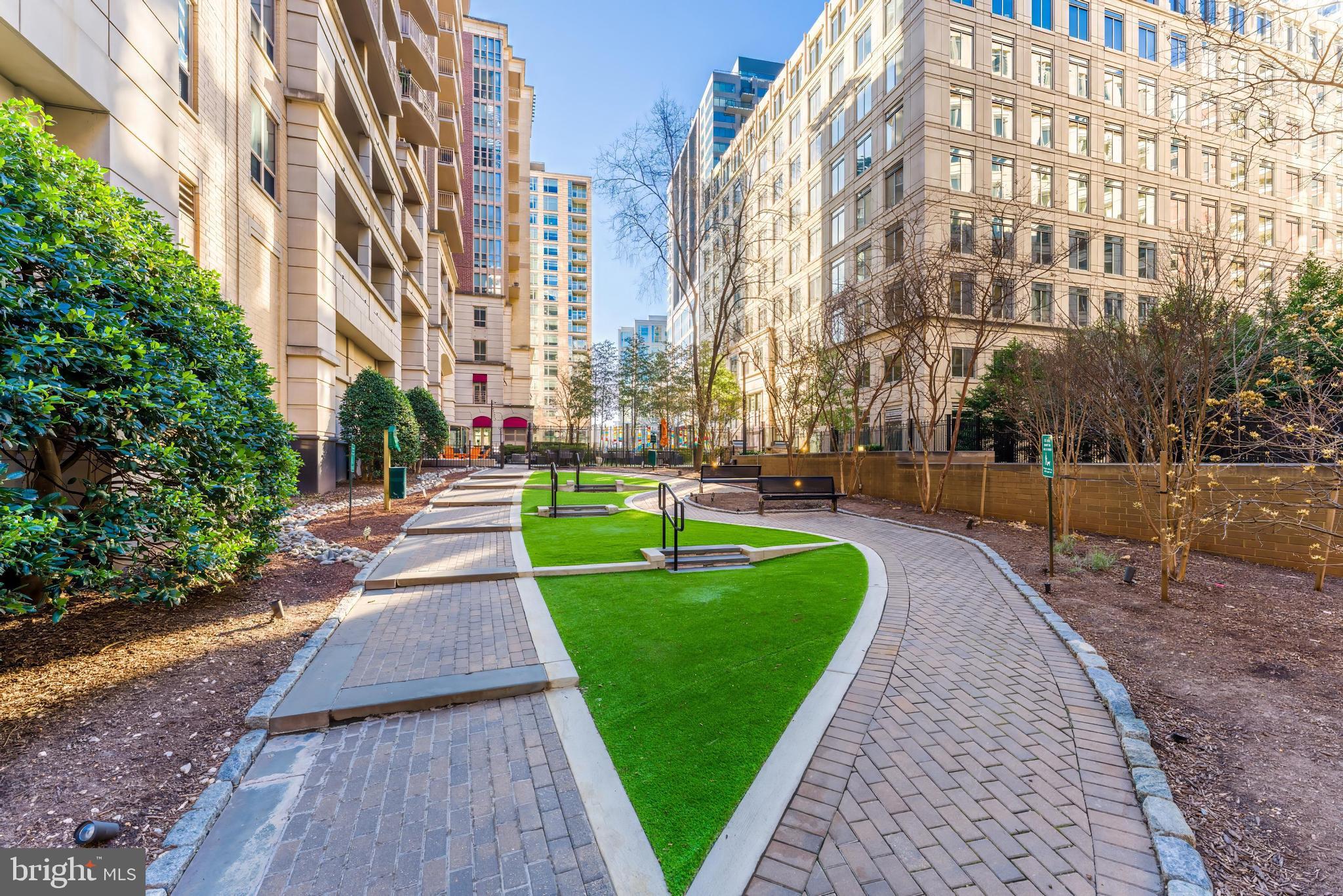 888 N QUINCY STREET 1401