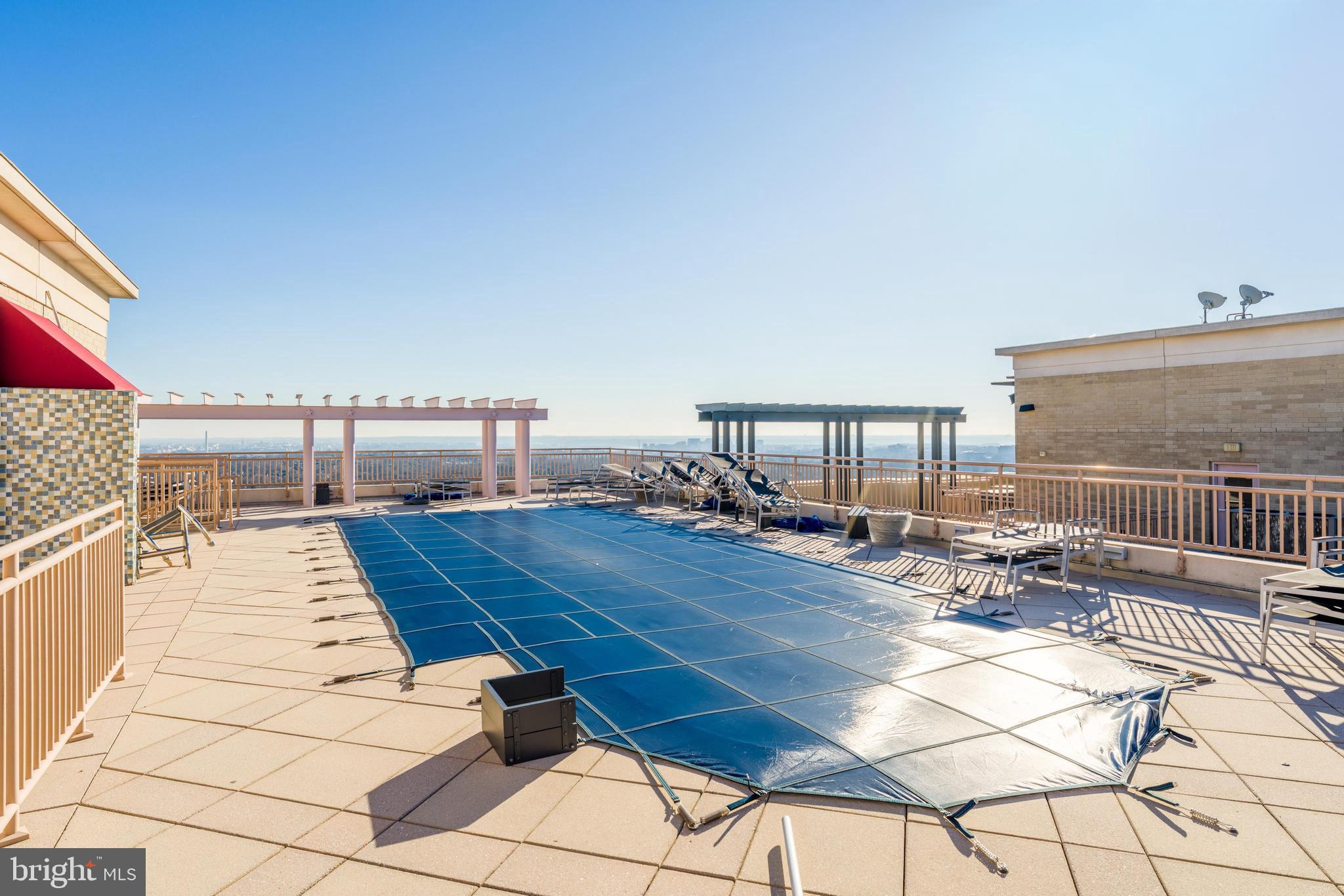 888 N QUINCY STREET 1401