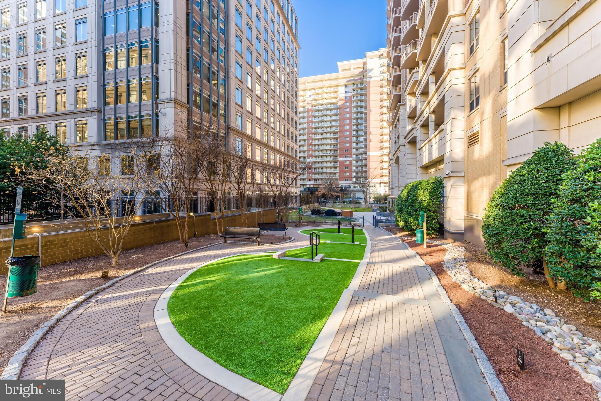 888 N QUINCY STREET 1401