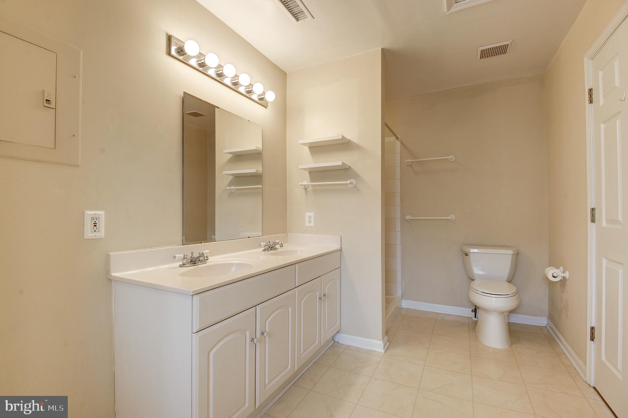 1300 N TAYLOR STREET N