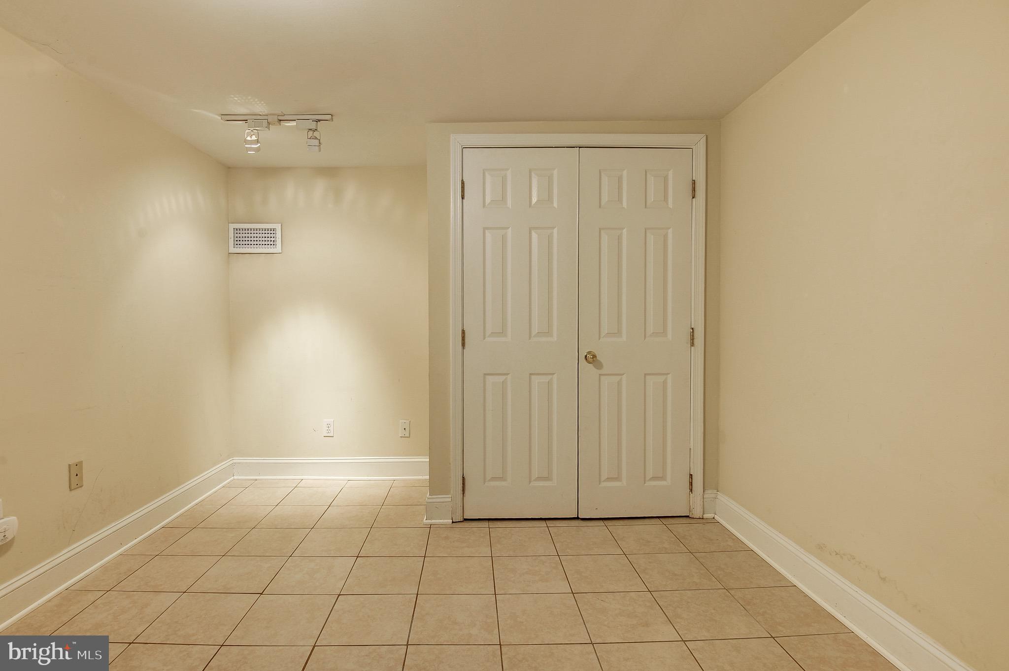 1300 N TAYLOR STREET N