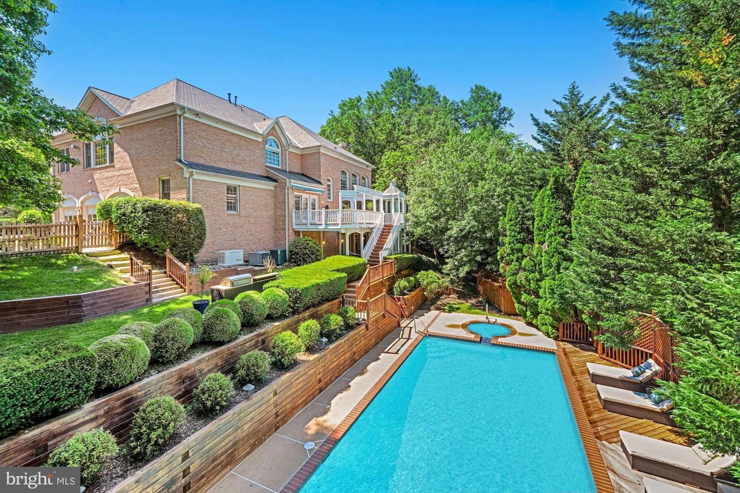 885 Chinquapin ROAD