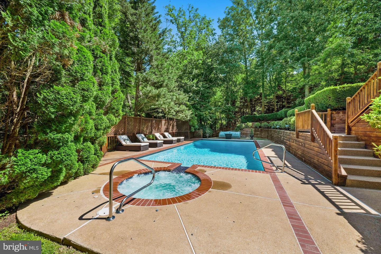 885 Chinquapin ROAD