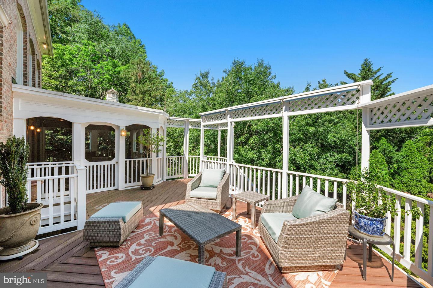 885 Chinquapin ROAD