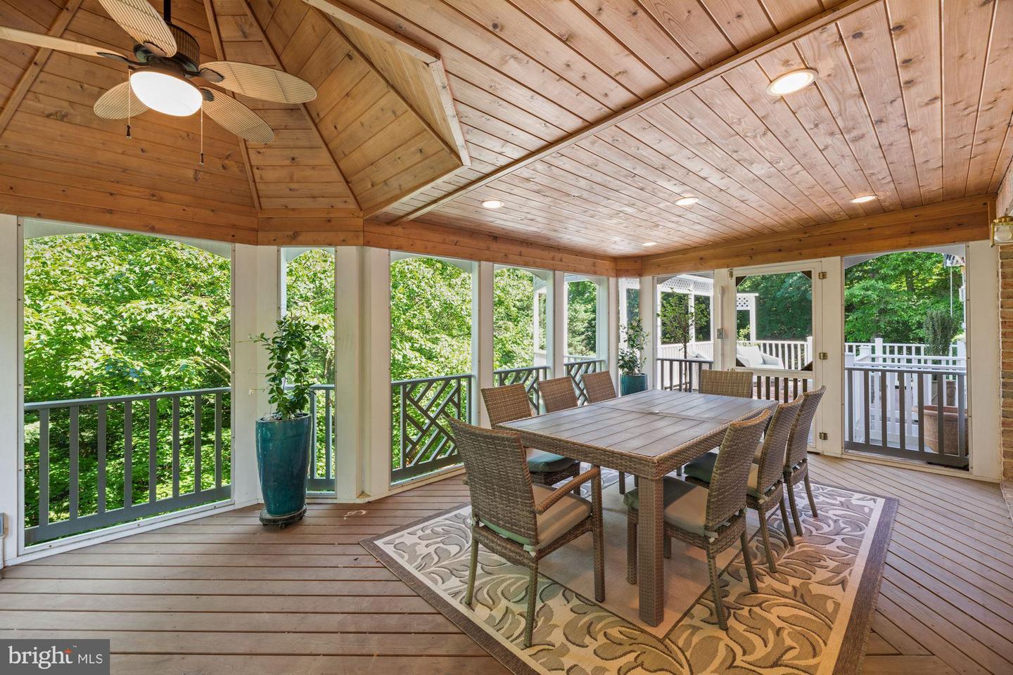 885 Chinquapin ROAD