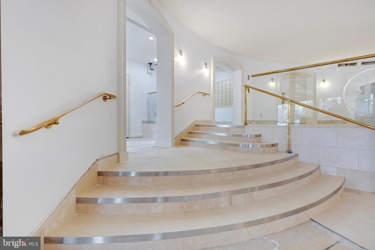 8370 Greensboro DRIVE Unit: 1021