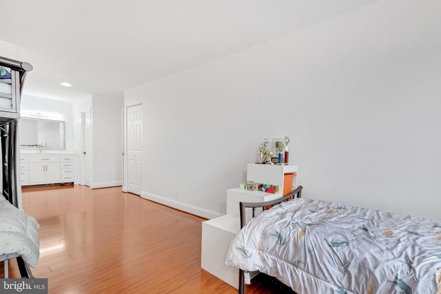 8370 Greensboro DRIVE Unit: 1021