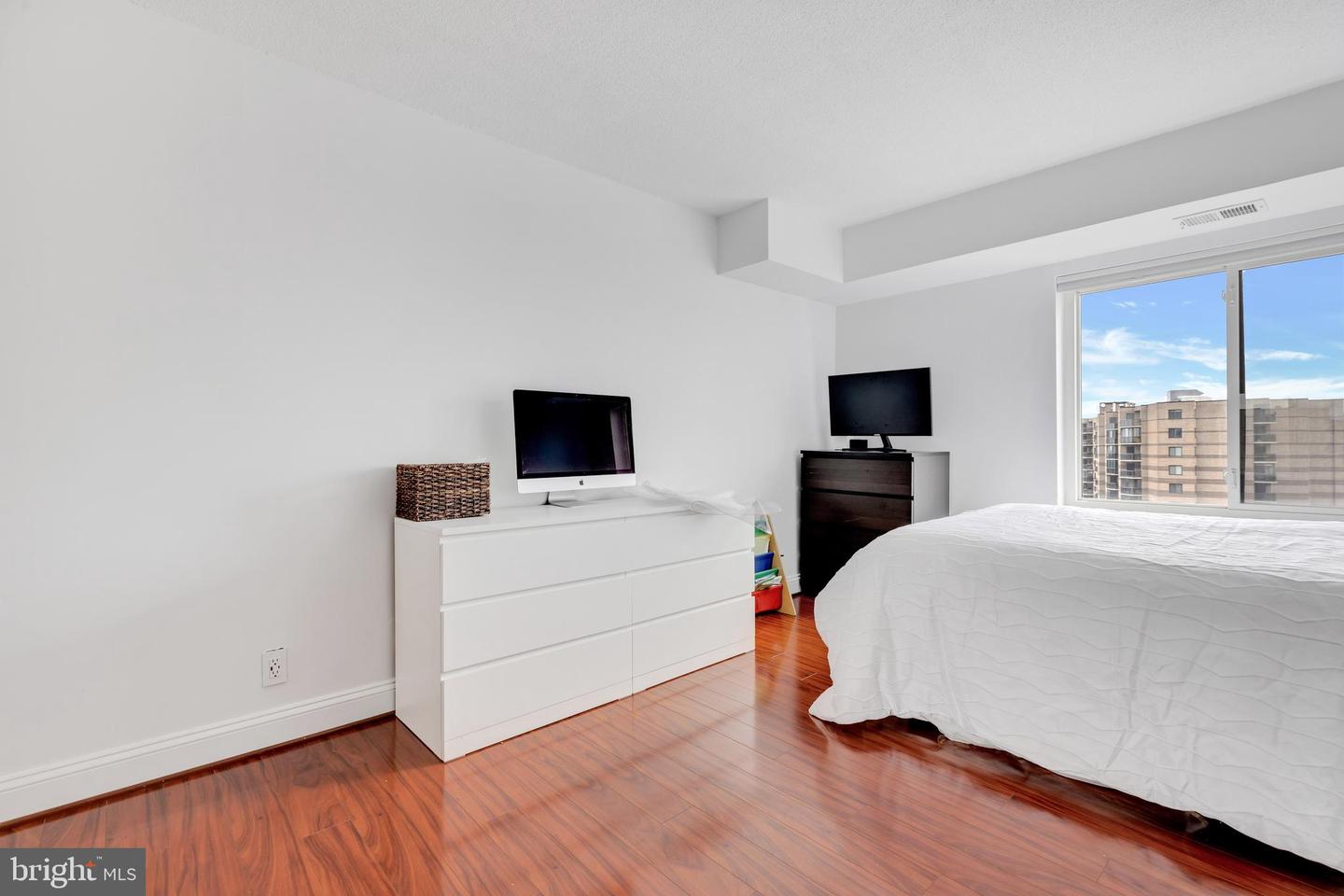 8370 Greensboro DRIVE Unit: 1021