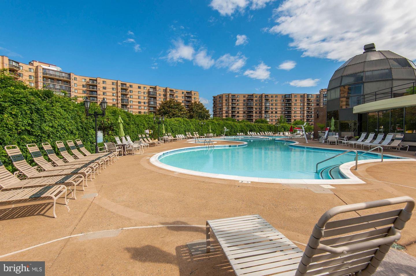 8370 Greensboro DRIVE Unit: 1021