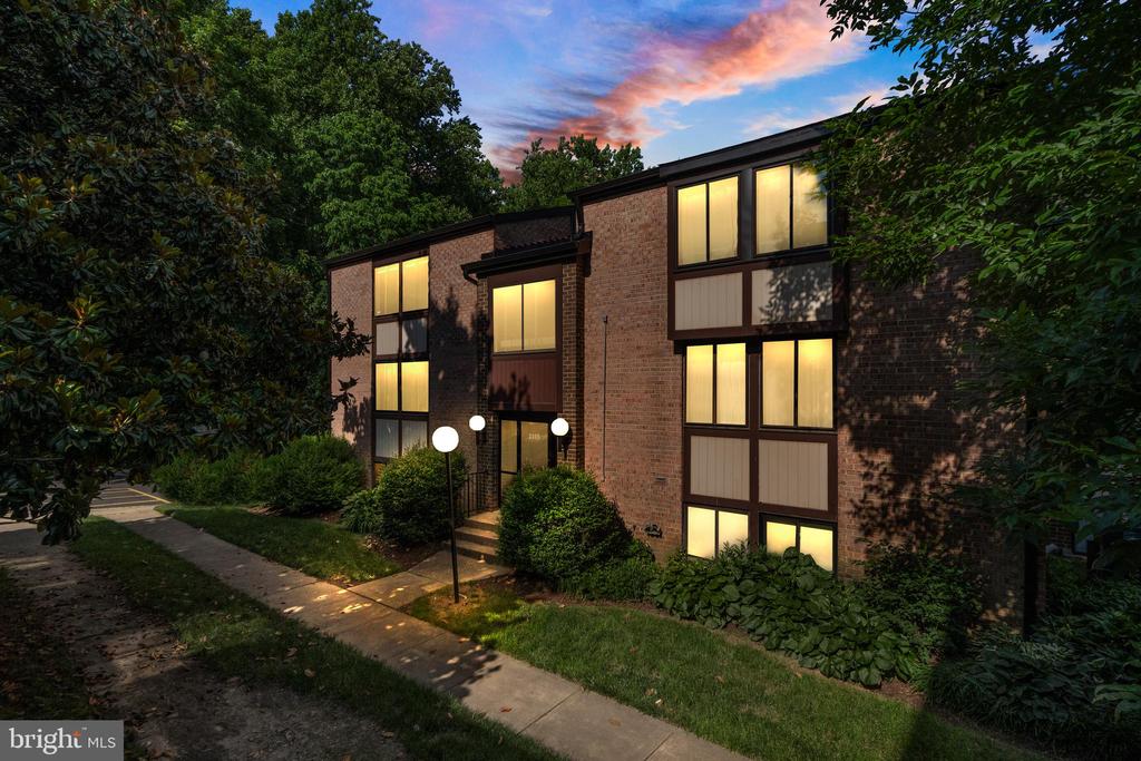 3105 Buccaneer Ct #201