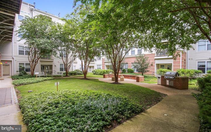 2791 CENTERBORO DR #373