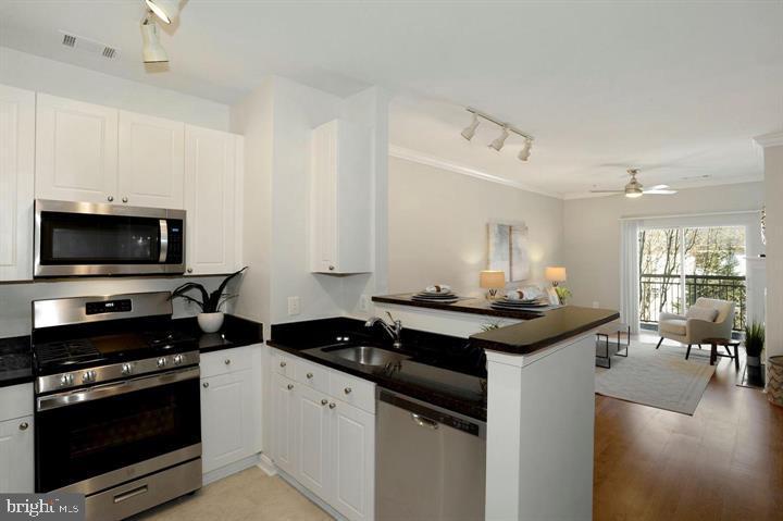 2791 CENTERBORO DR #373