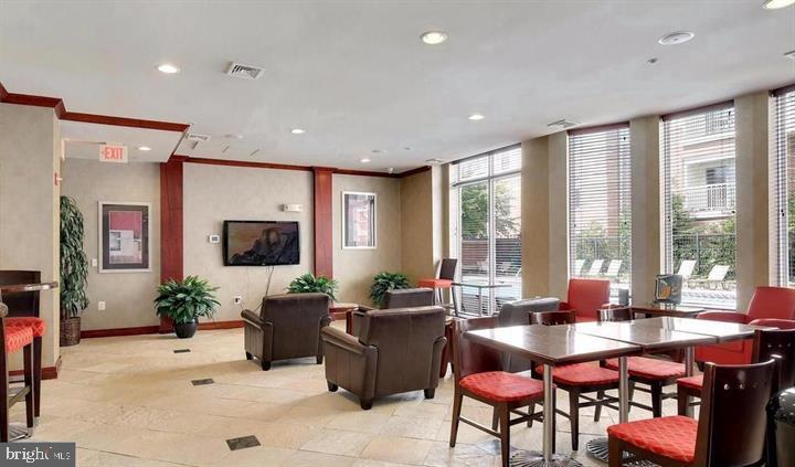 2791 CENTERBORO DR #373