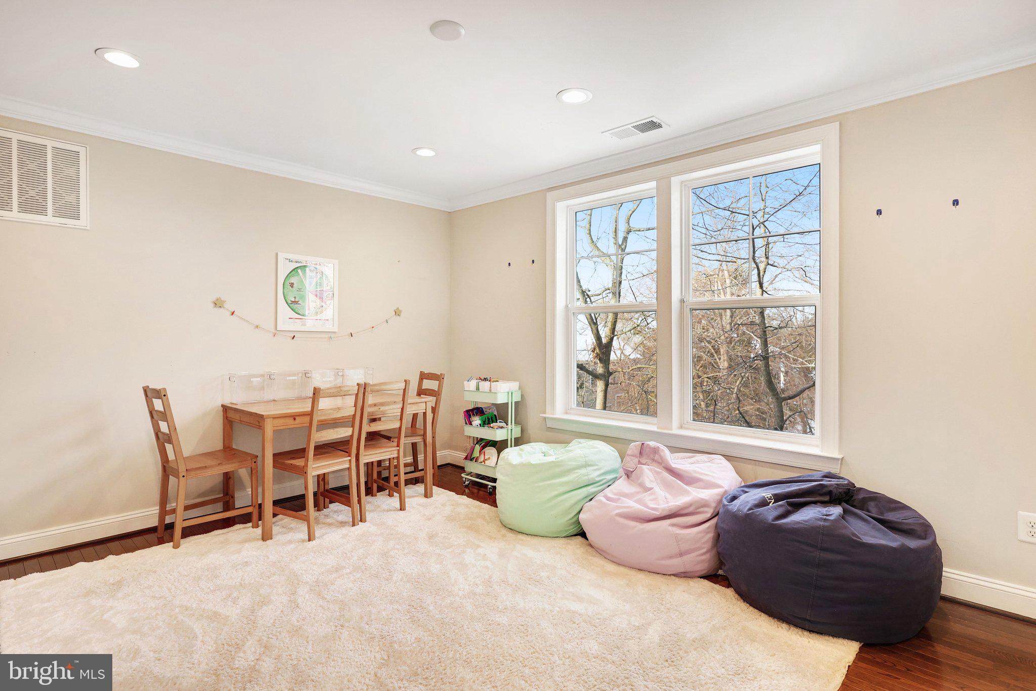 8028 WELLINGTON ROAD