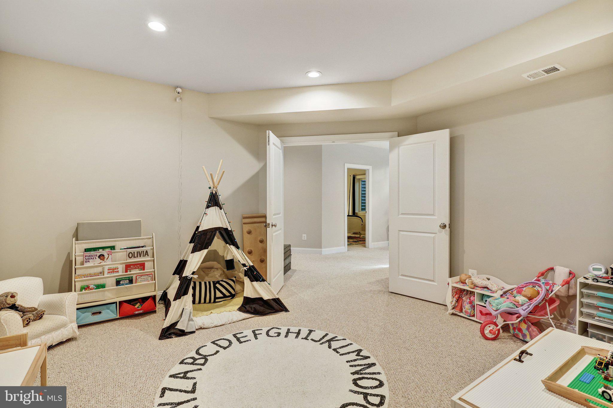 8028 WELLINGTON ROAD