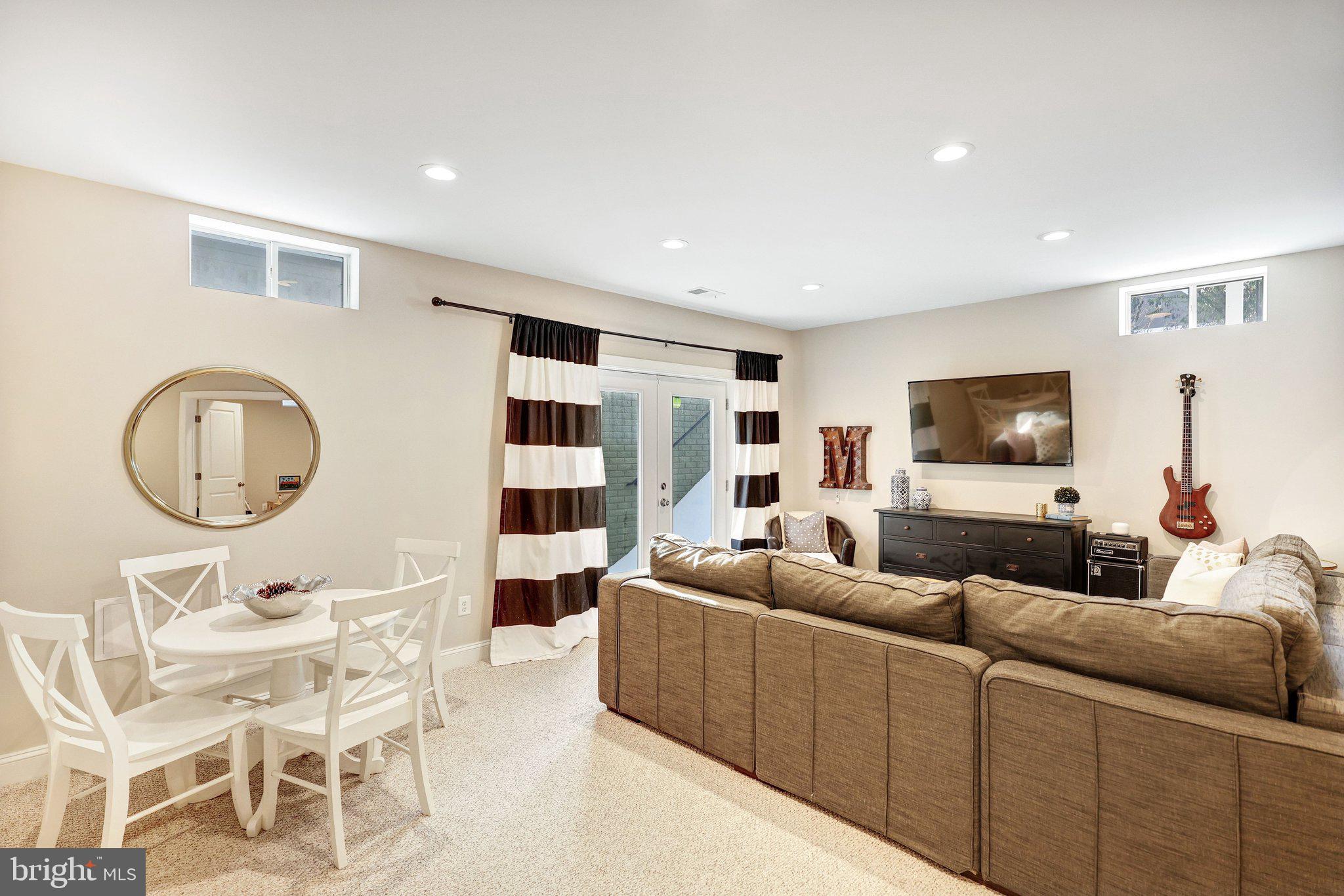 8028 WELLINGTON ROAD