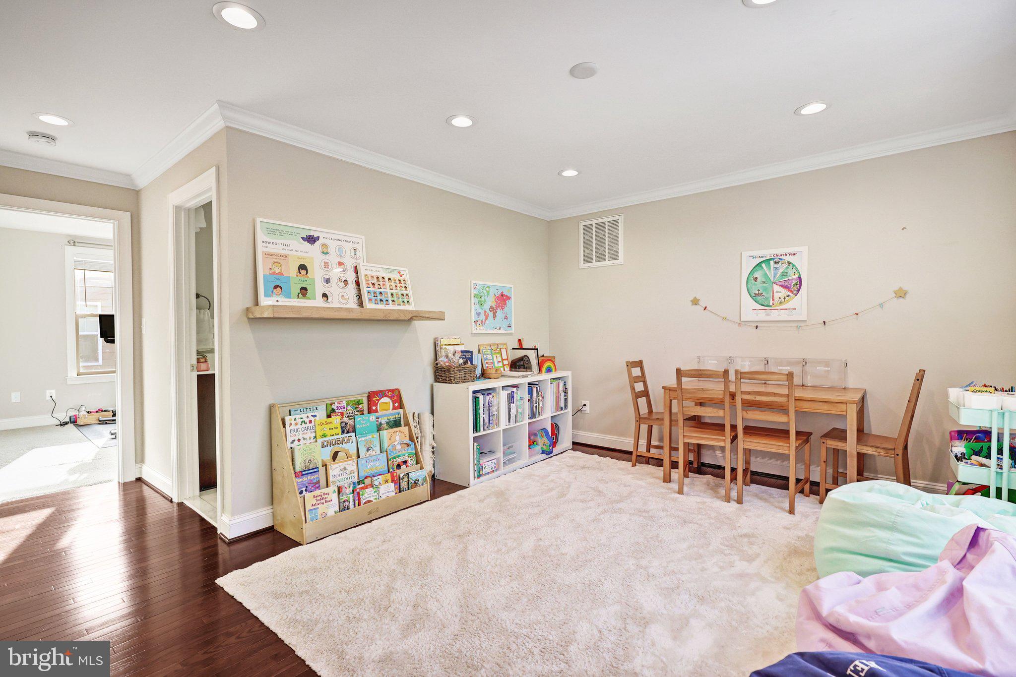 8028 WELLINGTON ROAD