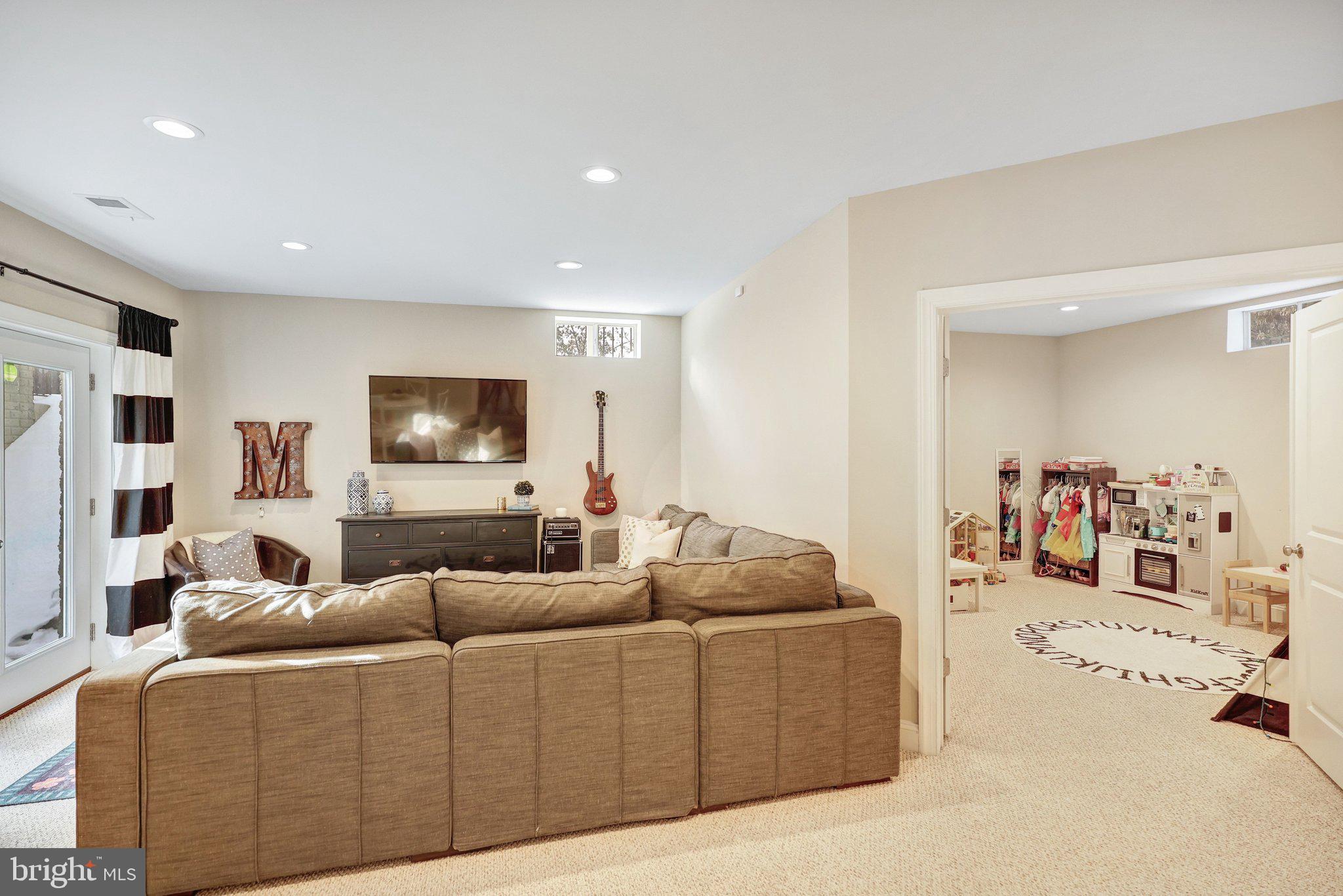 8028 WELLINGTON ROAD