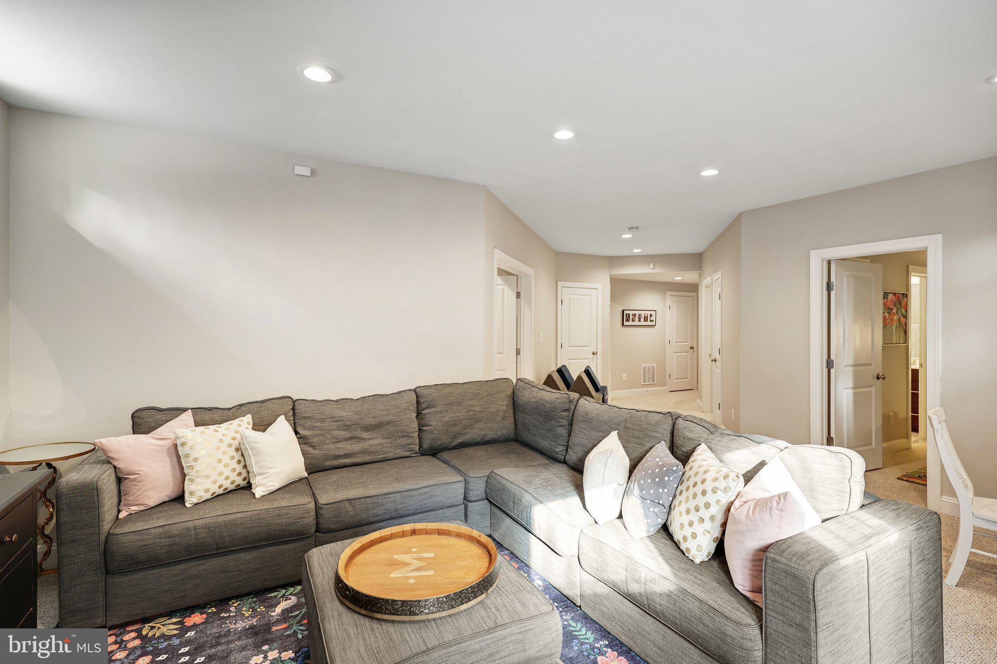 8028 WELLINGTON ROAD