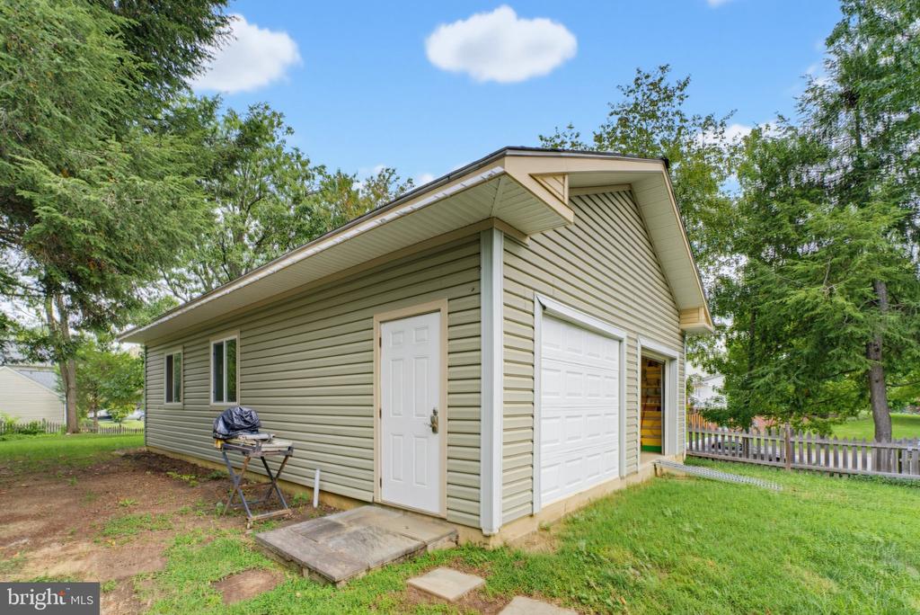 6342 MERIWETHER LANE