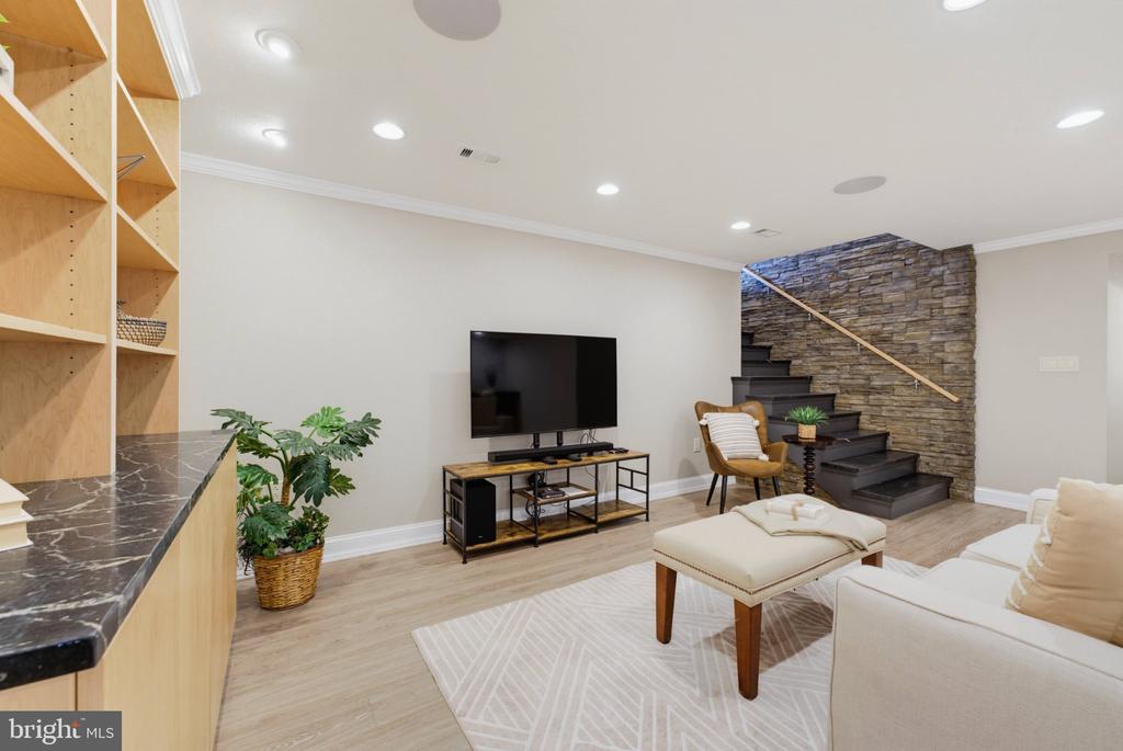 6342 MERIWETHER LANE