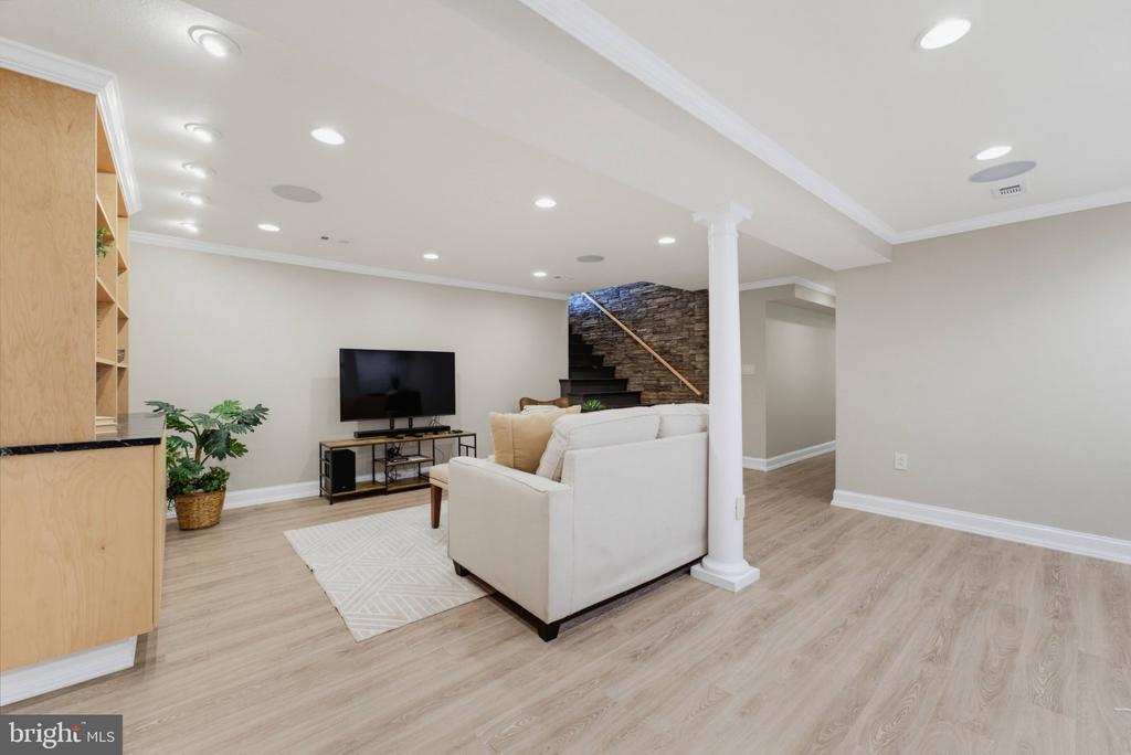 6342 MERIWETHER LANE