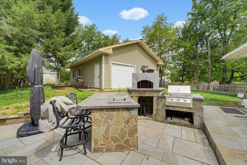6342 MERIWETHER LANE