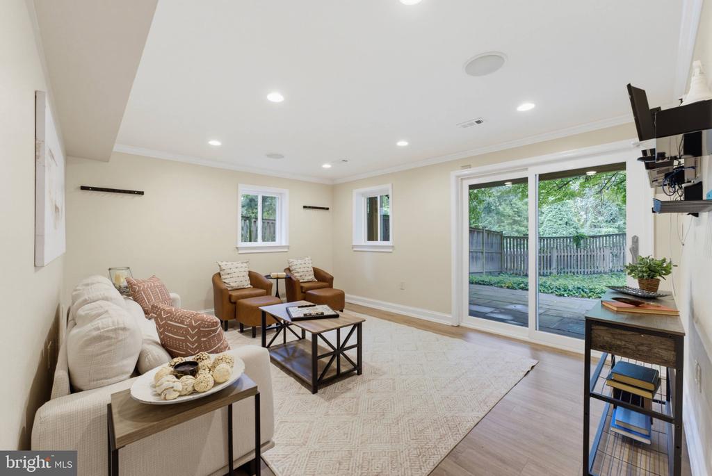 6342 MERIWETHER LANE