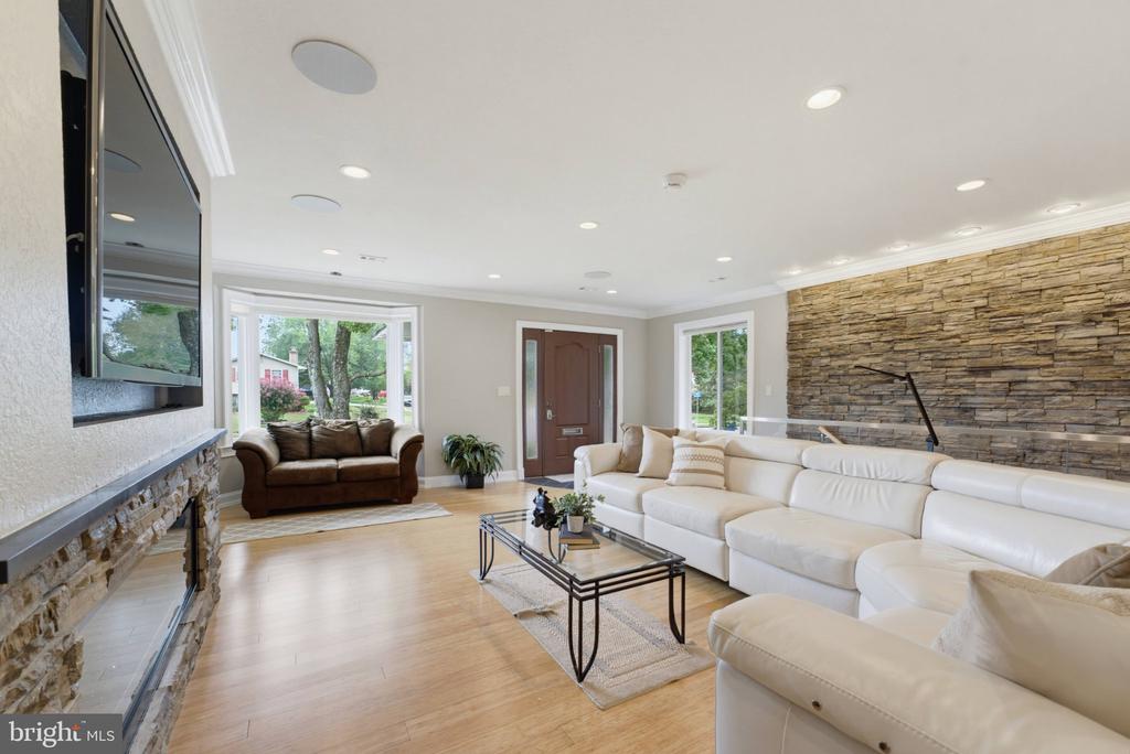 6342 MERIWETHER LANE