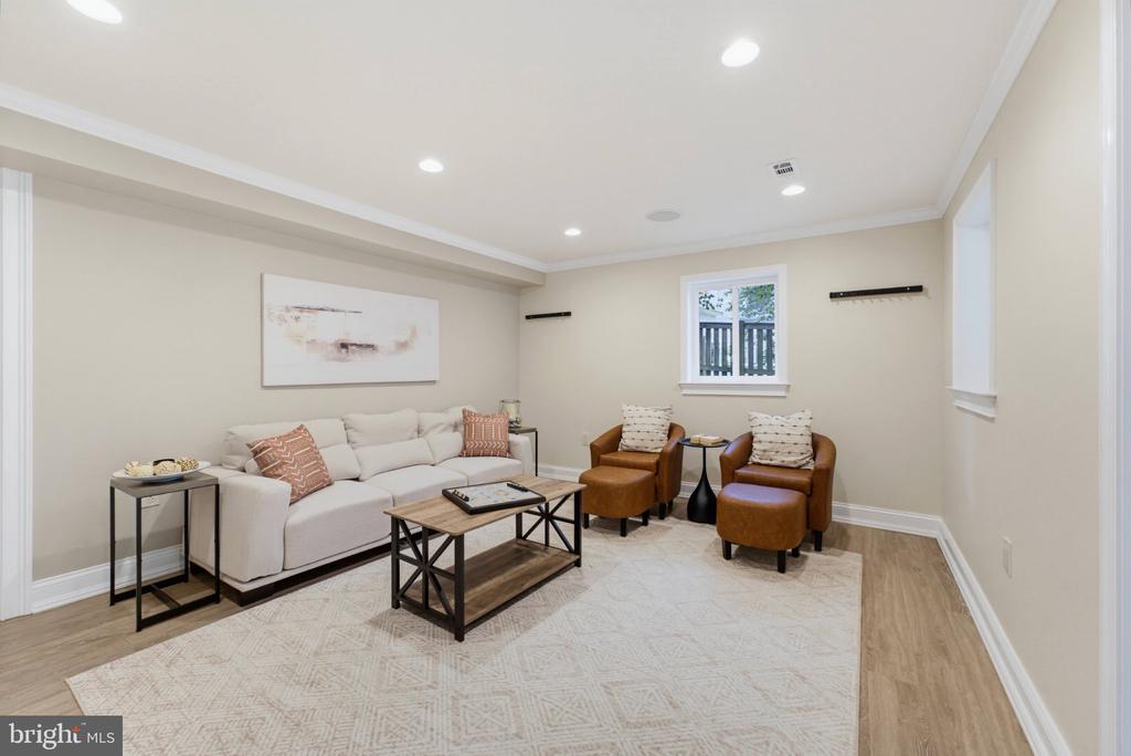 6342 MERIWETHER LANE