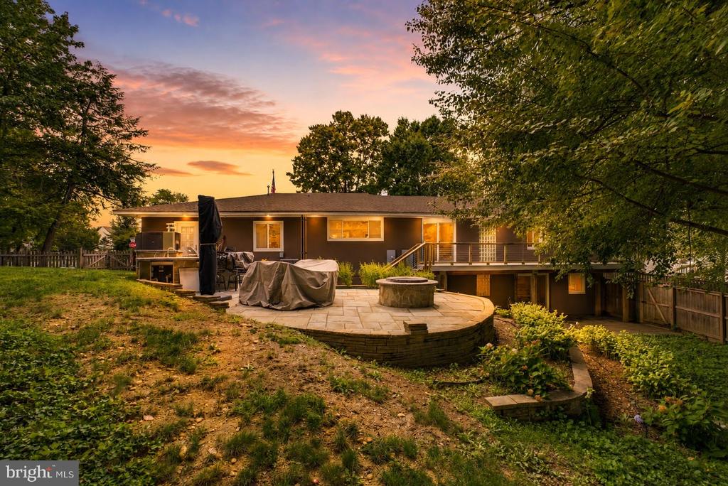 6342 MERIWETHER LANE