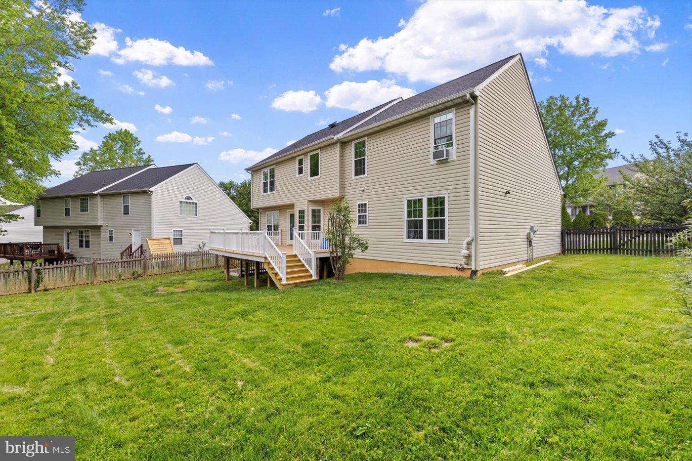 7400 Harvest Ln
