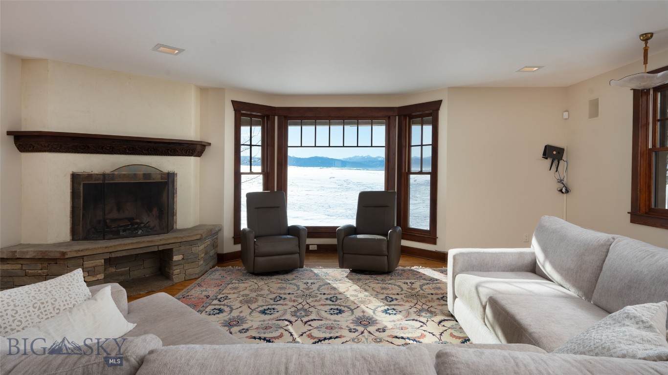 618 Autumn Ridge Road