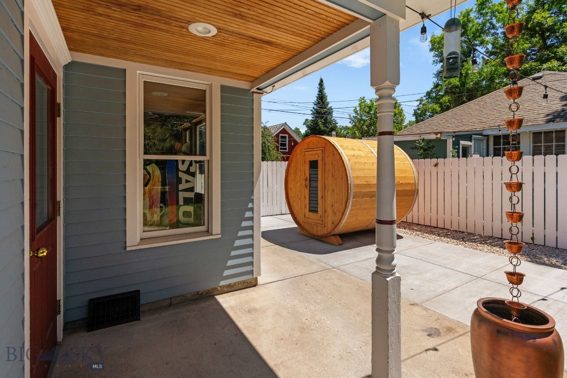 216 S 3rd Avenue
