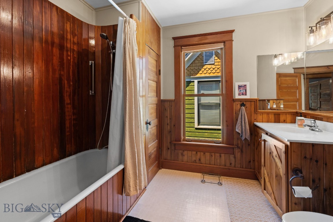 216 S 3rd Avenue