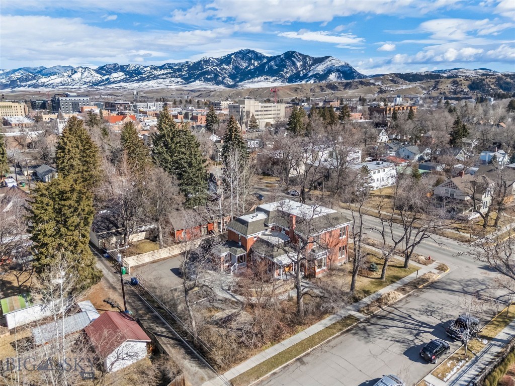 319 S Willson