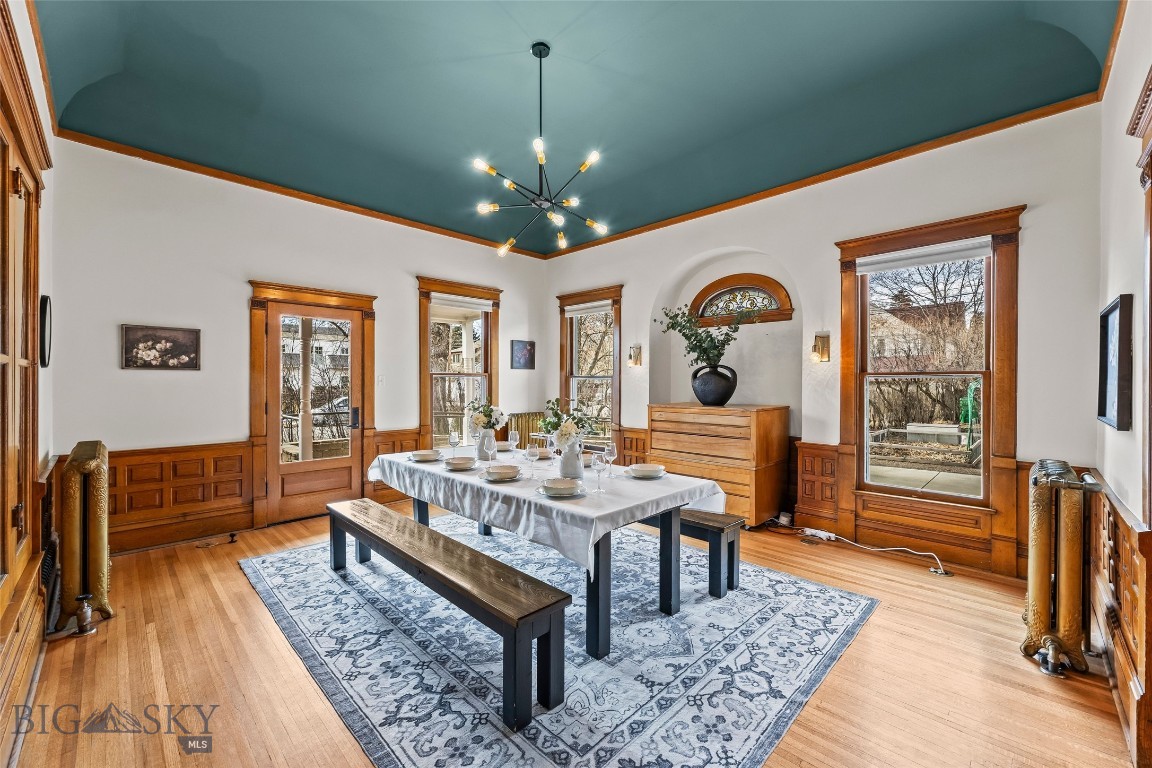 319 S Willson