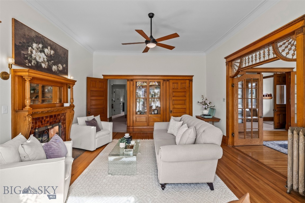319 S Willson