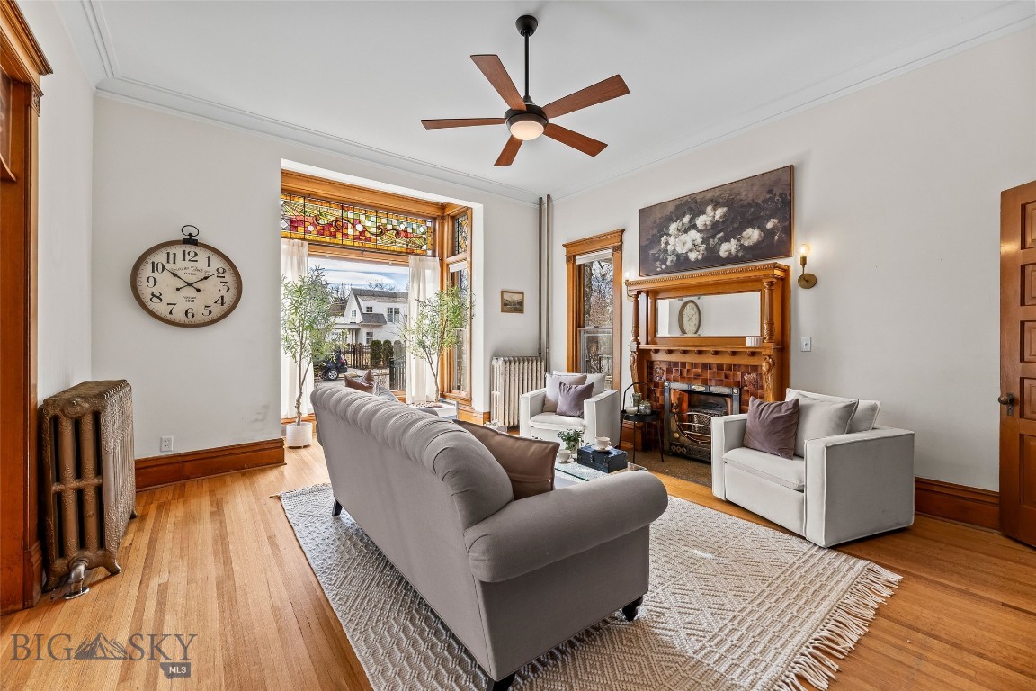 319 S Willson