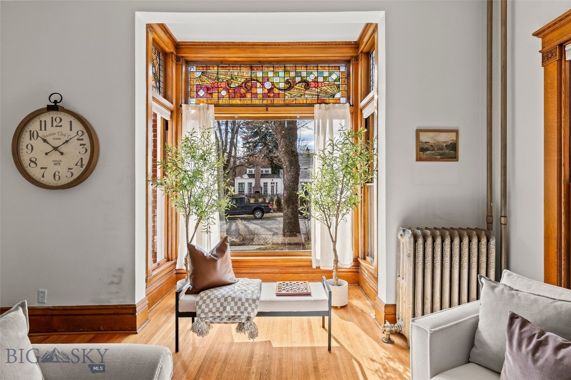 319 S Willson